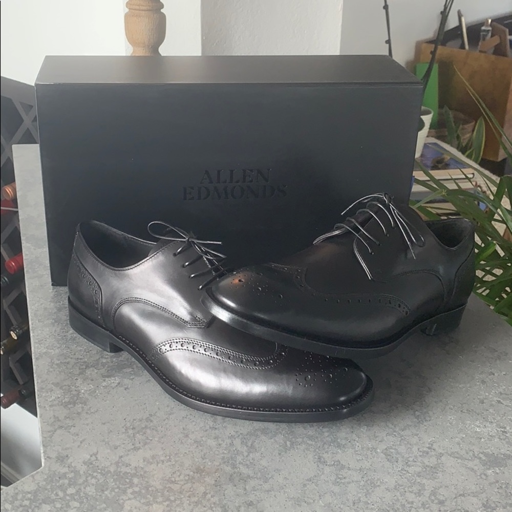 Allen Edmonds Modigliani Wingtip Oxford - 11.5